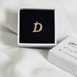 آویز لاتین D