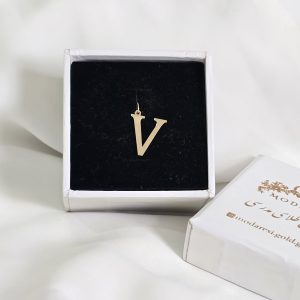 آویز لاتین V