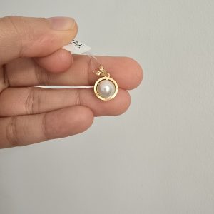 آویز مروارید سفید