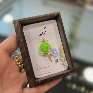 آویز رز سبز